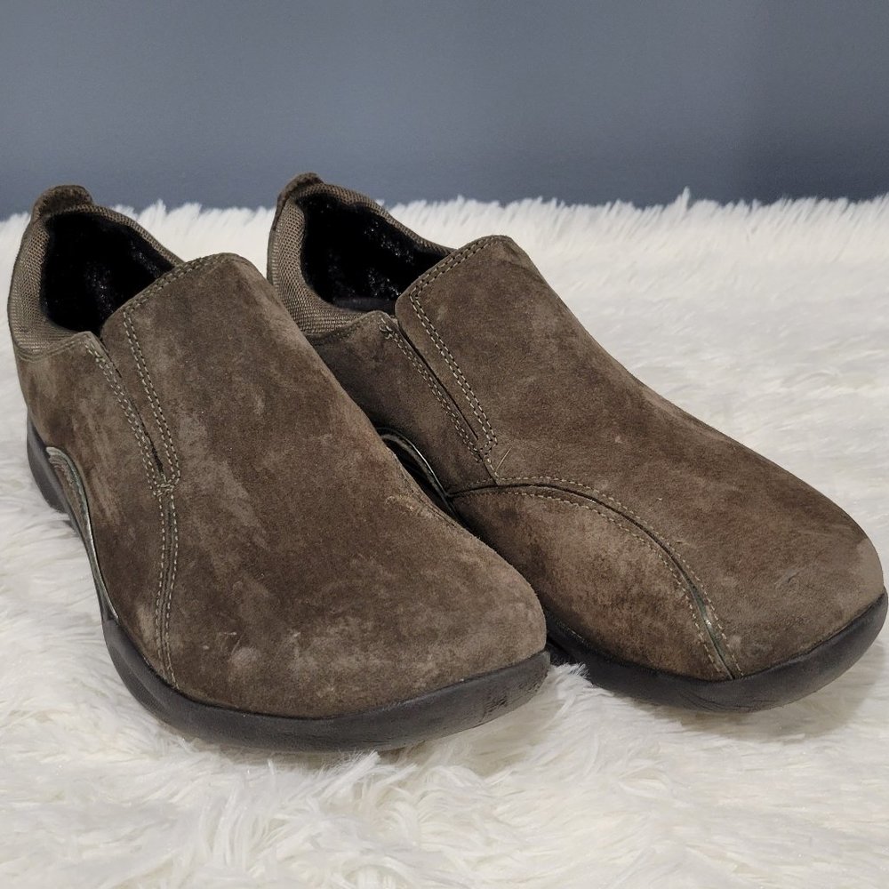 Clarks Wave Slip-on Suede Loafer Chocolate Brown Women's 8M